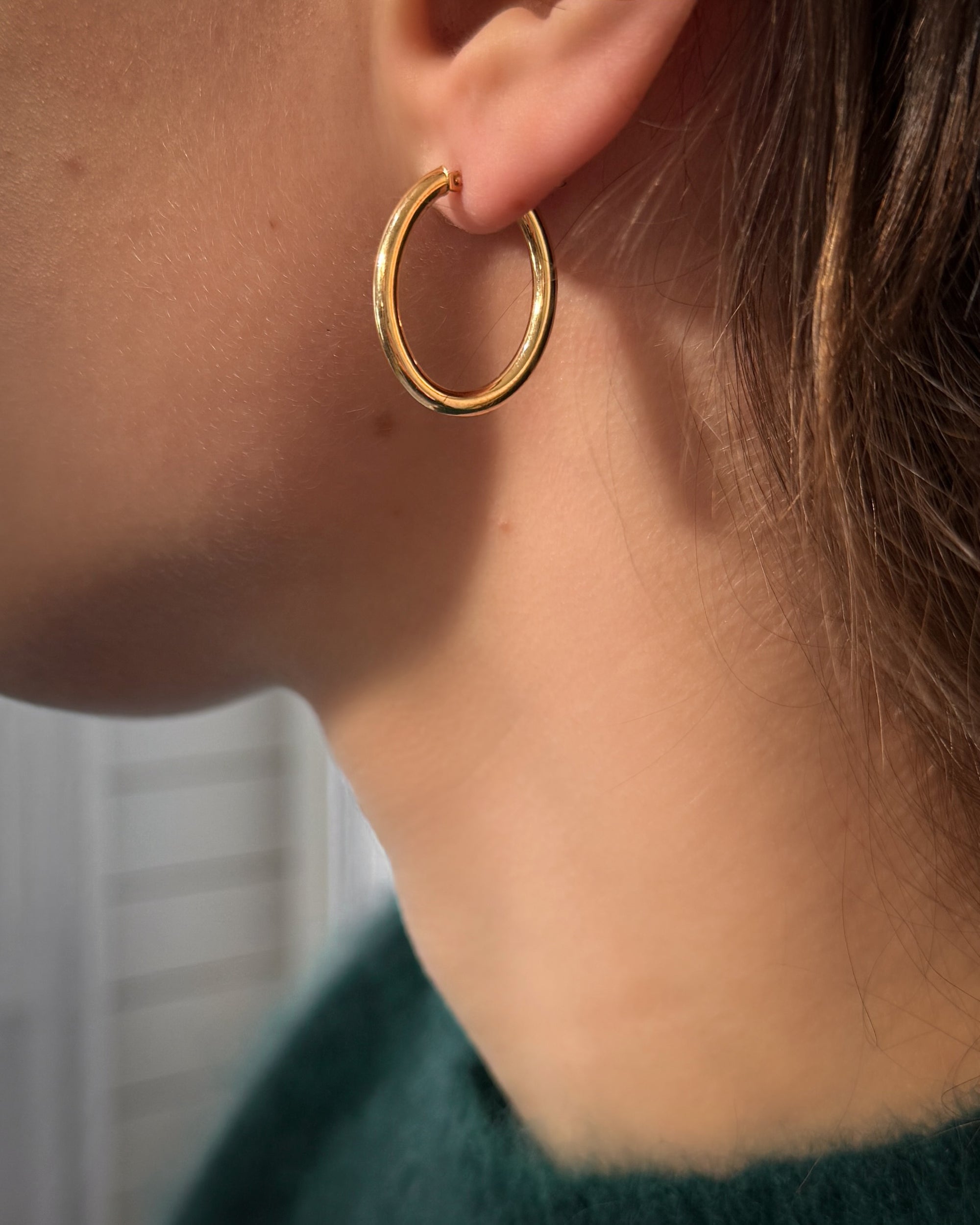 18K Gold Oval Hoop Earrings