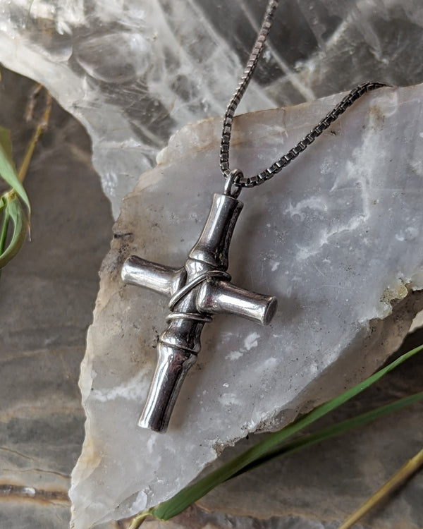 Gucci cross store pendant