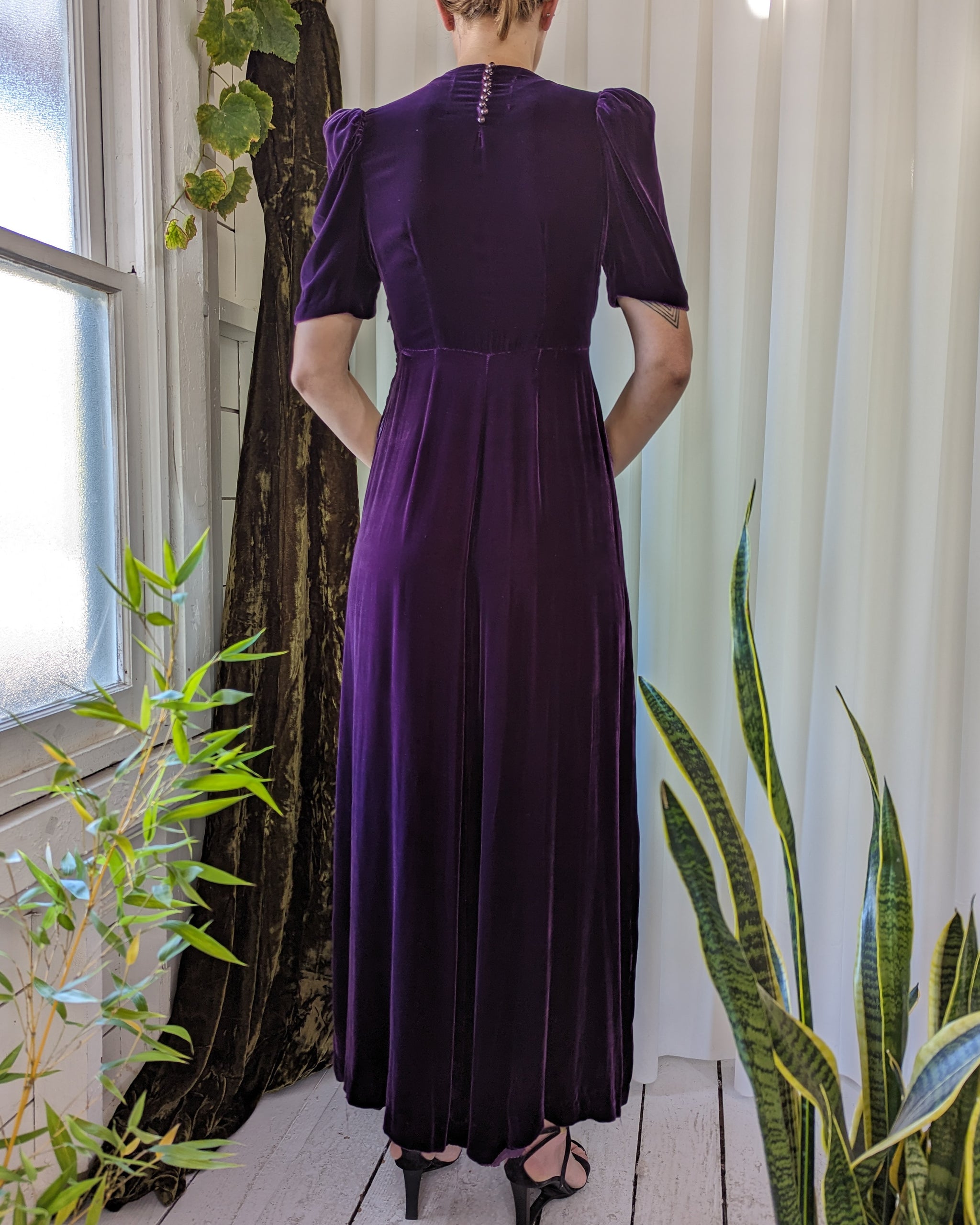 40s Purple Velvet Puff Sleeve Gown | M - Lucky Vintage 40s Purple Velvet Puff Sleeve Gown | M - Lucky Vintage