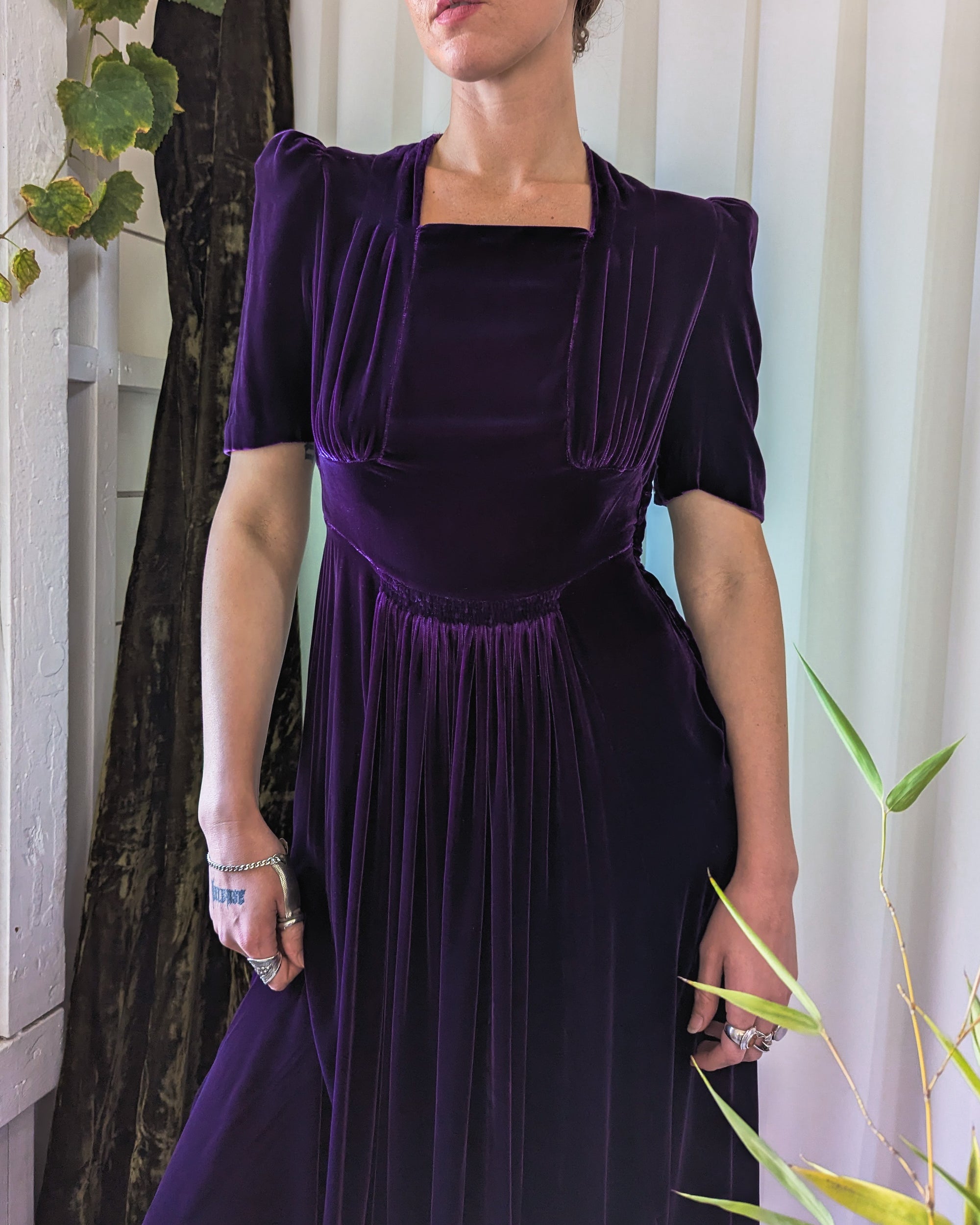 40s Purple Velvet Puff Sleeve Gown | M