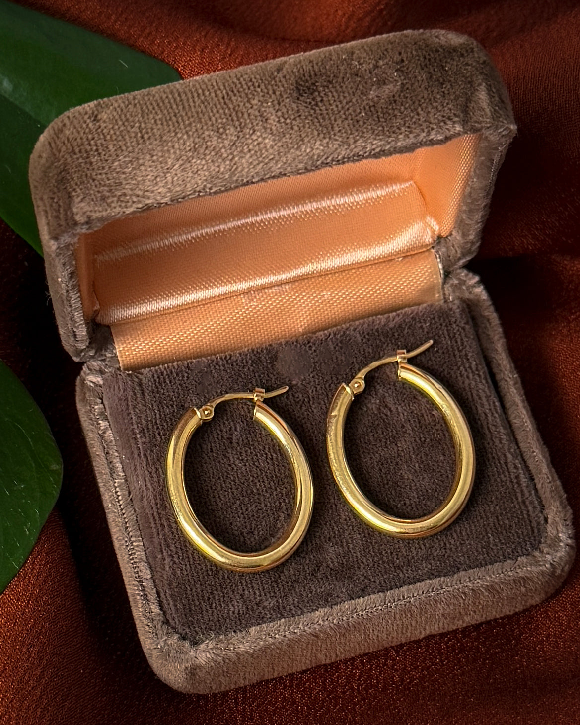 18K Gold Oval Hoop Earrings
