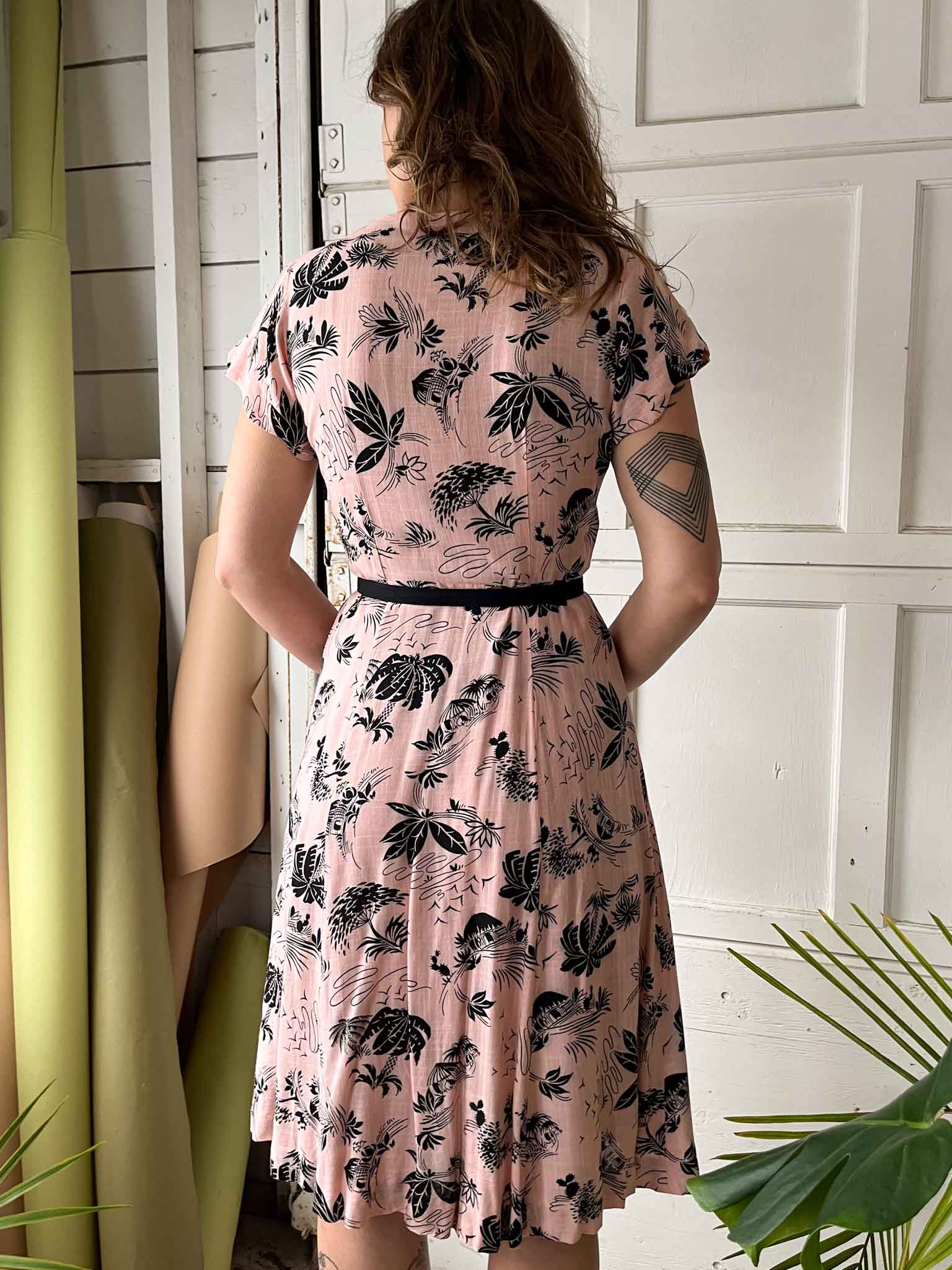 40s Novelty Print Cotton Dress | M 40s Novelty Print Cotton Dress | M