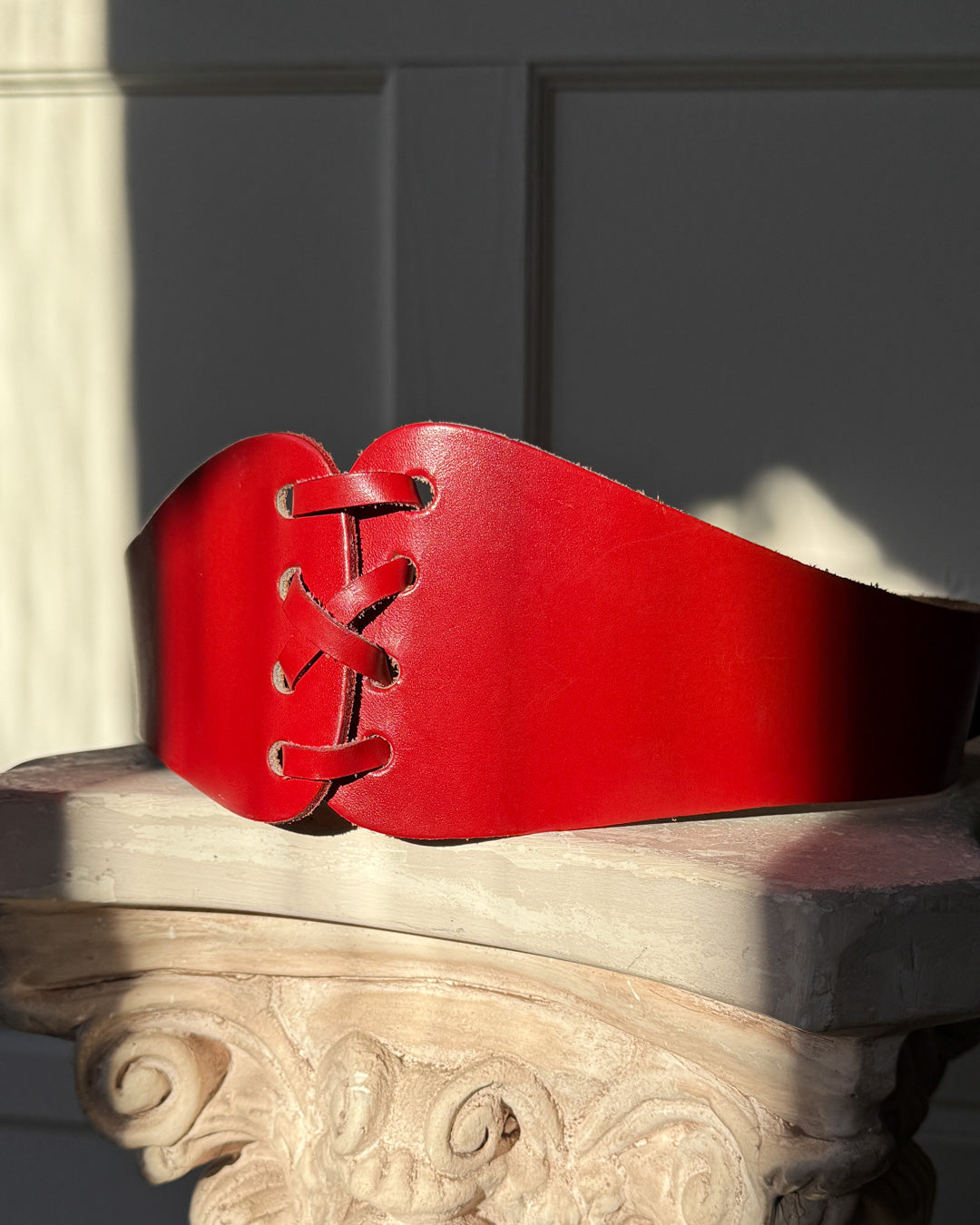 50s Red Leather Corset Belt - Lucky Vintage display picture 3