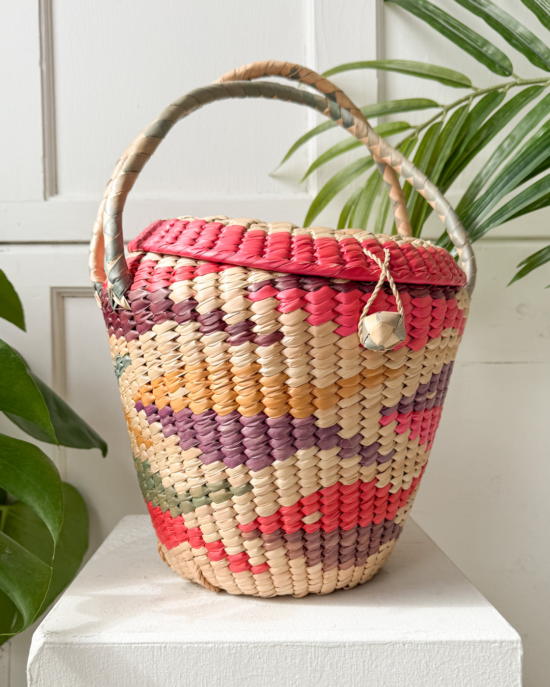 60s Woven Straw Basket Bag