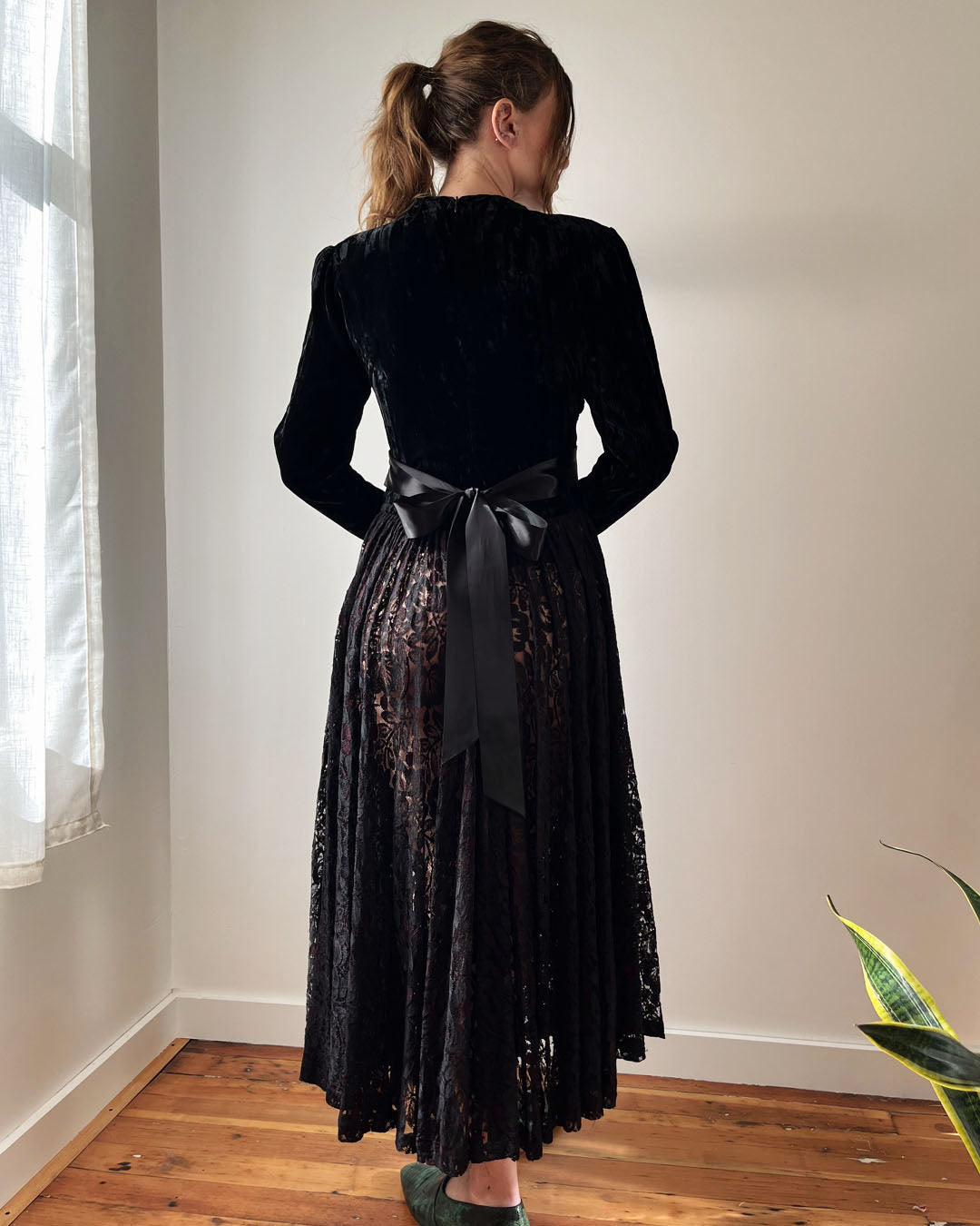 80s Norma Kamali Velvet & Lace Dress | S-M