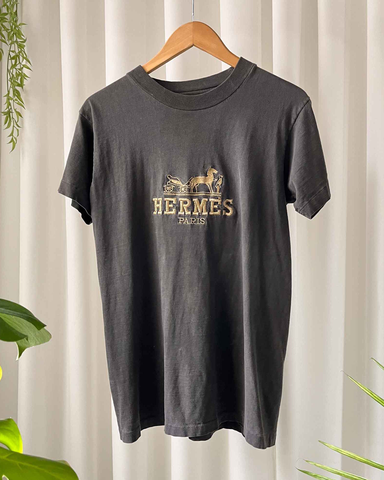 90s Hermes Embroidered Logo T-Shirt | S-M - Lucky Vintage