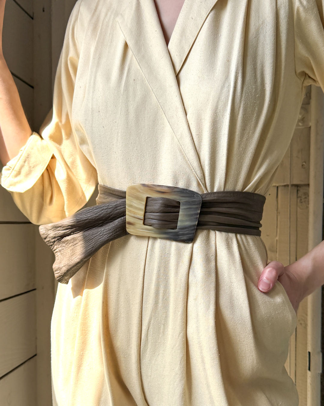 80s Taupe Leather & Horn Belt - Lucky Vintage display picture 1