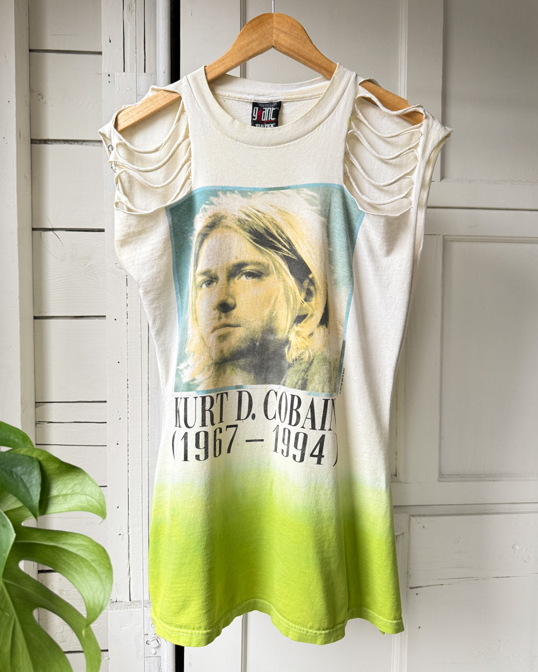 90s Distressed Kurt Cobain Memorial T-Shirt | M