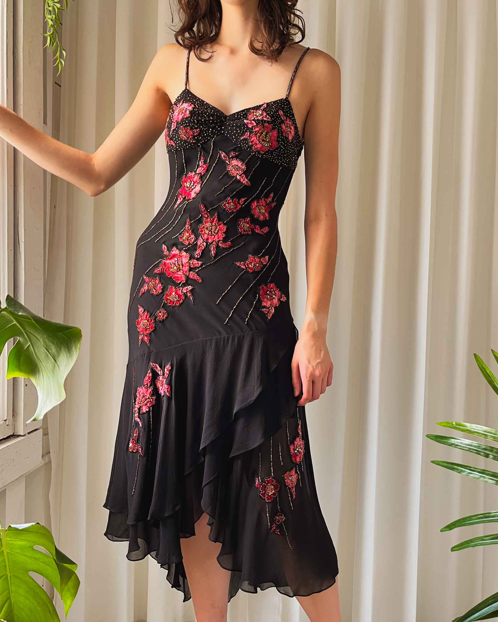 sue wong beaded dress Vintage Y2K Blush Mauve Silk Chiffon by / S Xtabay Vintage This creation by Sue Wong creates a fun and exciting look. Sue Wong Rose Gold Ruched