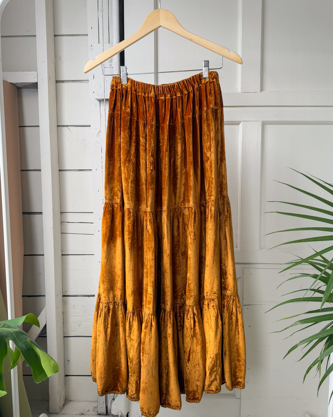 90s Gold Crushed Velvet Skirt | S-M