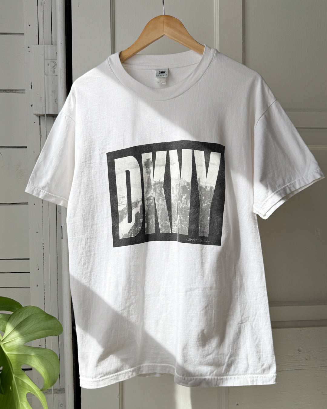 00s DKNY Logo T-Shirt | L