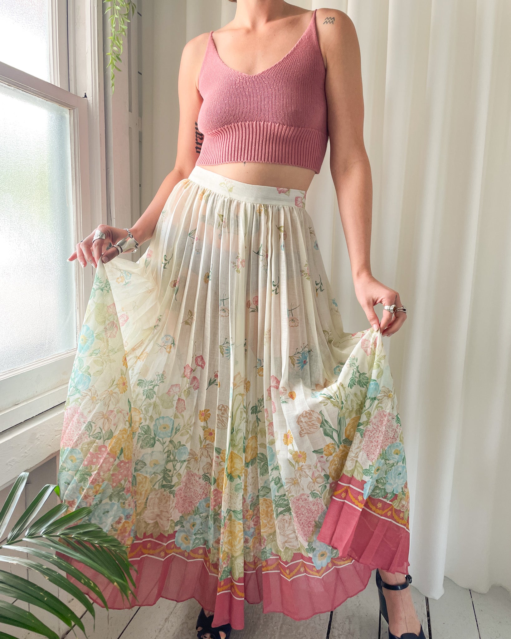70s Semi Sheer Floral Maxi Skirt | L - Lucky Vintage 70s Semi Sheer Floral Maxi Skirt | L - Lucky Vintage