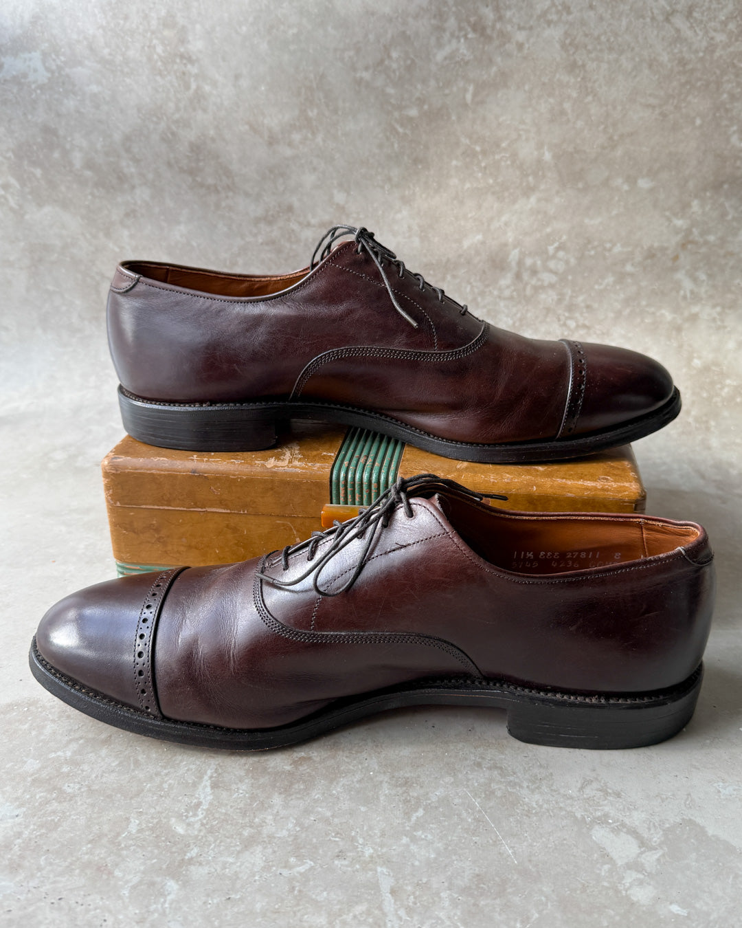 Allen Edmonds Men's Park Avenue Cap-toe Oxford in Brown, size 11.5 B Allen Edmonds Men's Park Avenue Cap-toe Oxford in Brown, size 11.5 B
