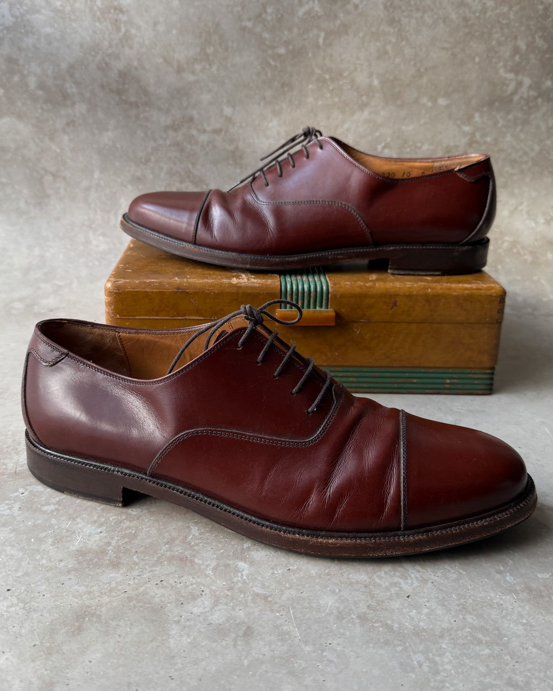 Salvatore Ferragamo Dark Brown Leather Oxfords Size 10 Wide Excellent  Condition Salvatore Ferragamo Leather Upper Oxford Dress Shoes for Men  main image 4