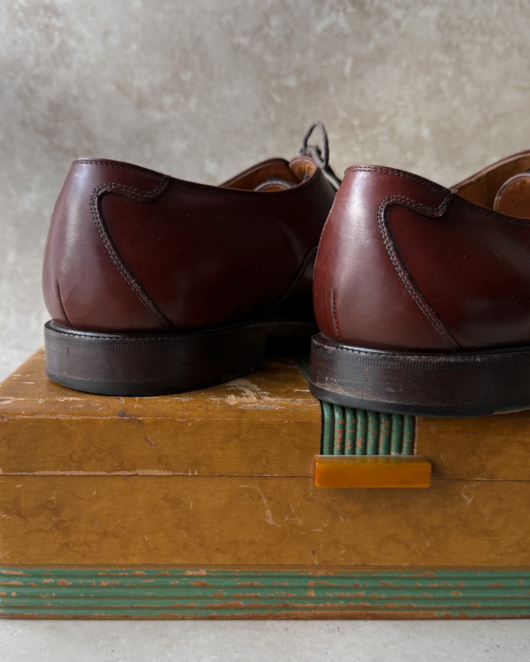 Ferragamo Brown Leather Oxfords | 10 - Lucky Vintage Ferragamo Brown Leather Oxfords | 10 - Lucky Vintage