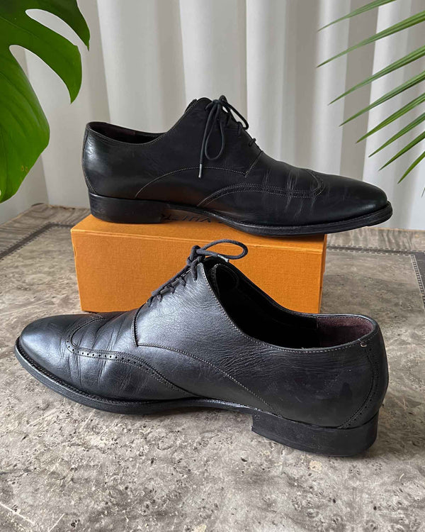 Gucci Leather Wingtip Oxfords - Lucky Vintage display picture 3
