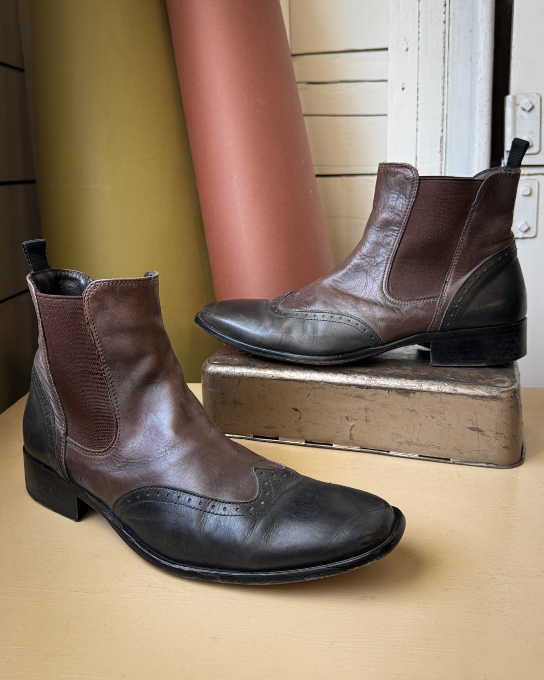 90s 2-Tone Chelsea Boots | 9