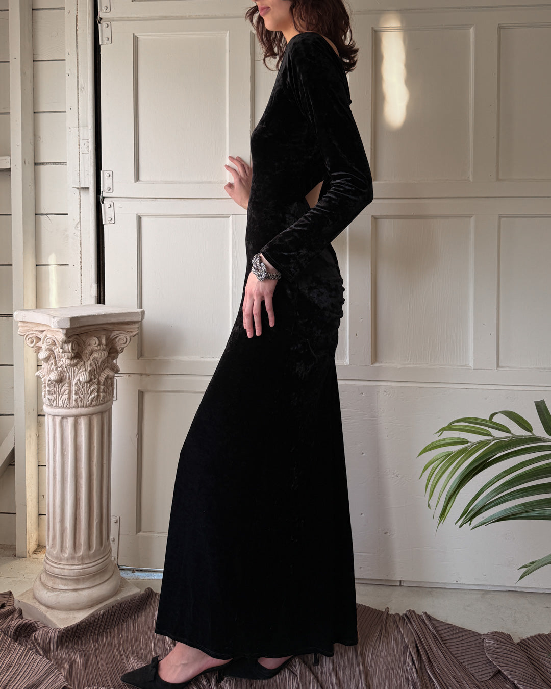 00s Open Back Velvet Gown | M-L - Lucky Vintage 00s Open Back Velvet Gown | M-L - Lucky Vintage