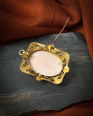 Antique 10K Gold Cameo Pendant