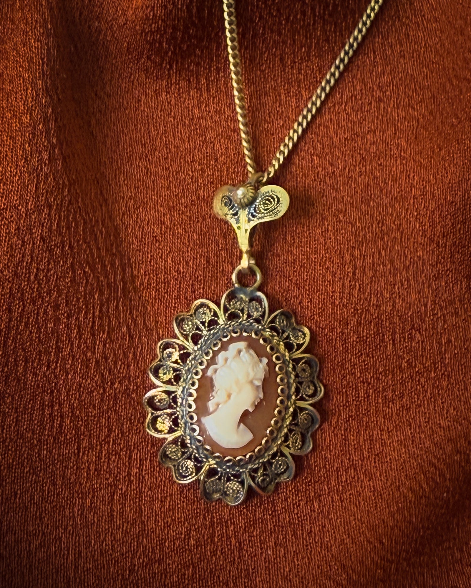 Antique Silver Cameo Pendant Necklace