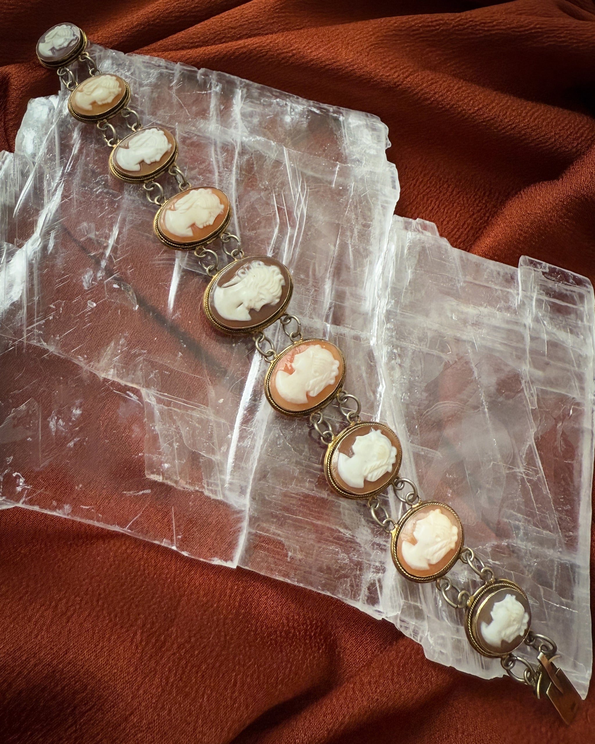 Antique Cameo Shell Link Bracelet