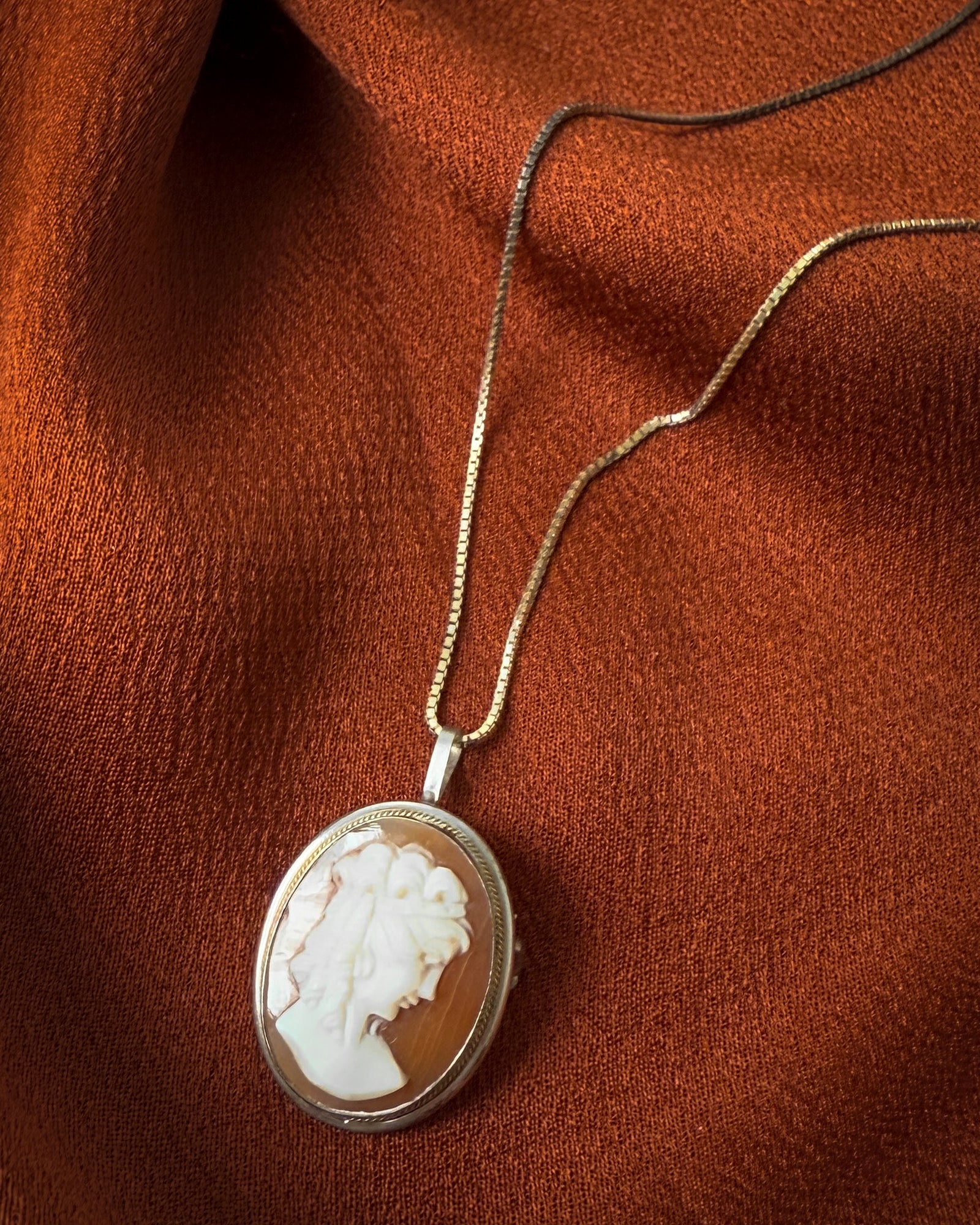 Antique Silver Cameo Pendant Necklace