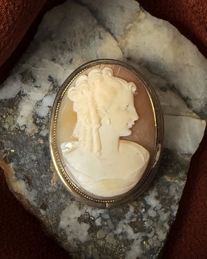 Antique Silver Cameo Shell Pendant