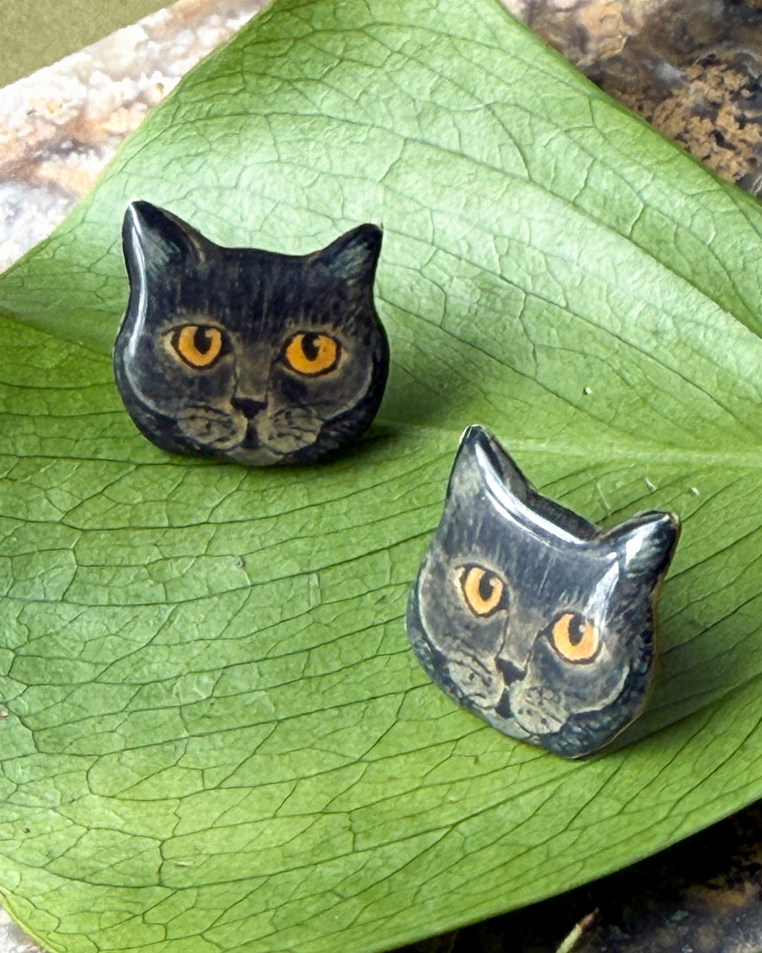 90s Resin Cat Head Studs