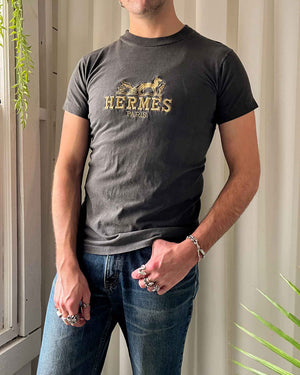 90s Hermes Embroidered Logo T-Shirt | S-M