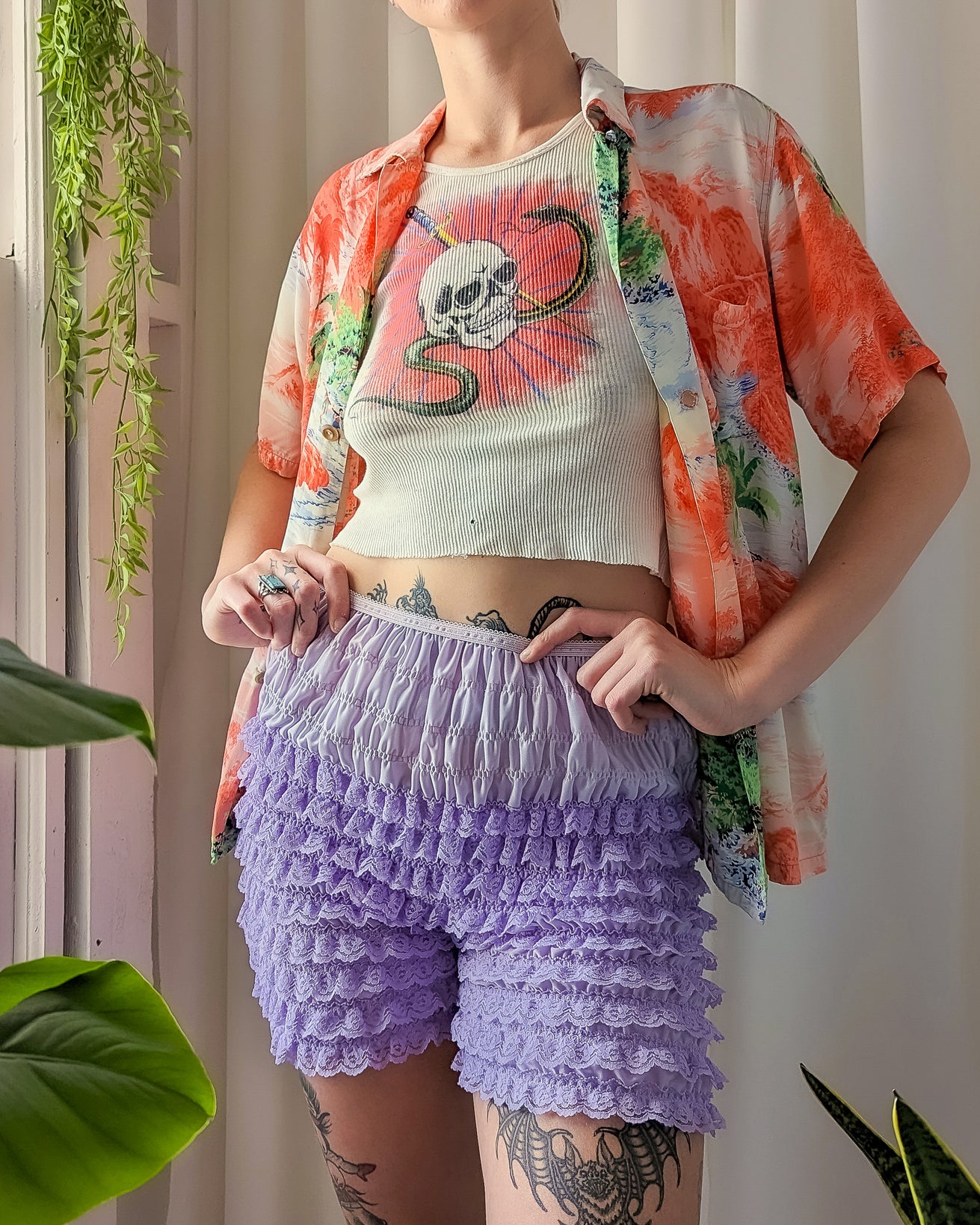 https://luckyvintageseattle.com/cdn/shop/files/lucky-vintage-seattle-lavender-ruffle-bloomer-shorts_5_1311x.jpg?v=1692564719