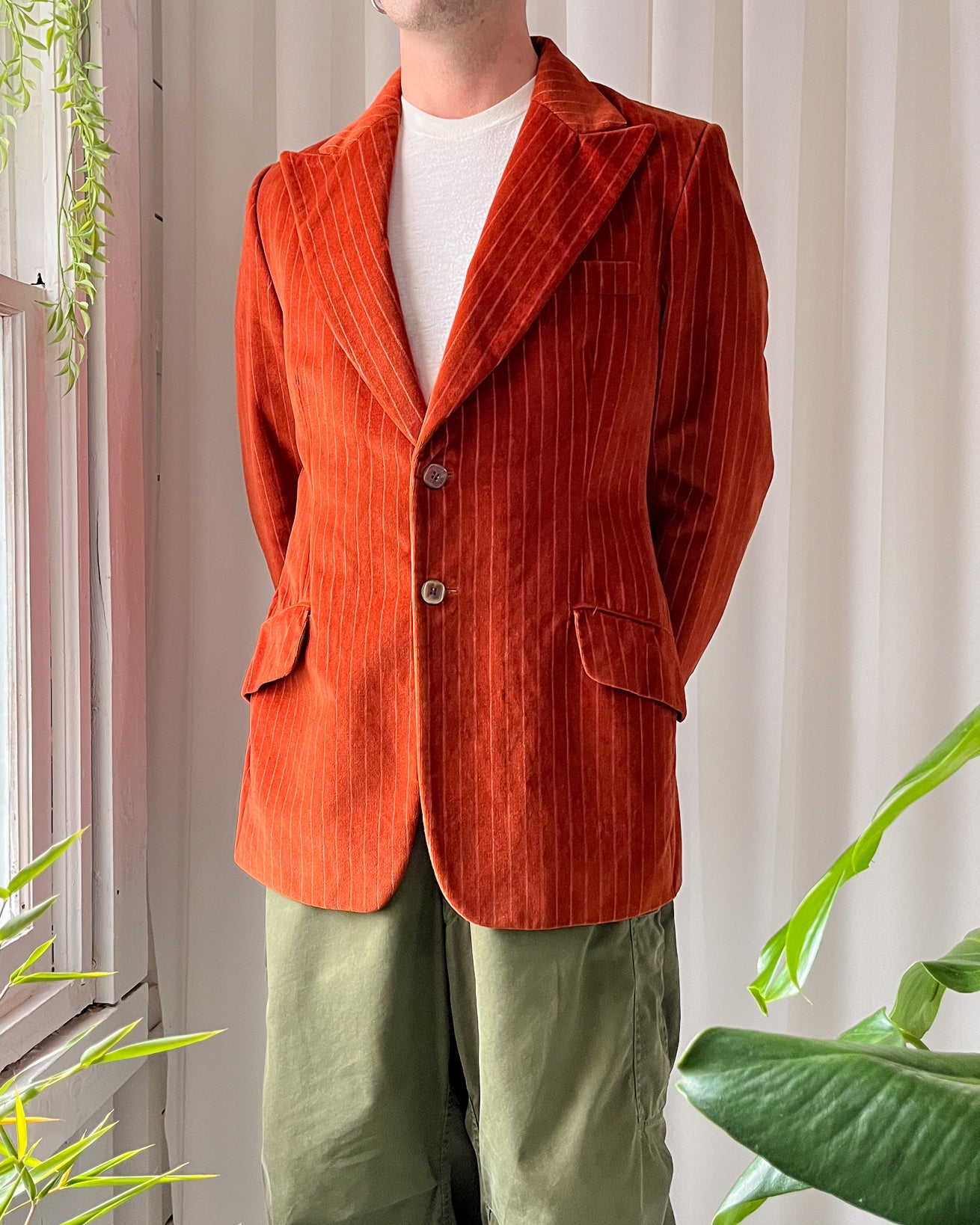 https://luckyvintageseattle.com/cdn/shop/files/lucky-vintage-seattle-mens-1970s-striped-burnt-orange-velvet-sport-coat-blazer-jacket_1_2000x.jpg?v=1700592375