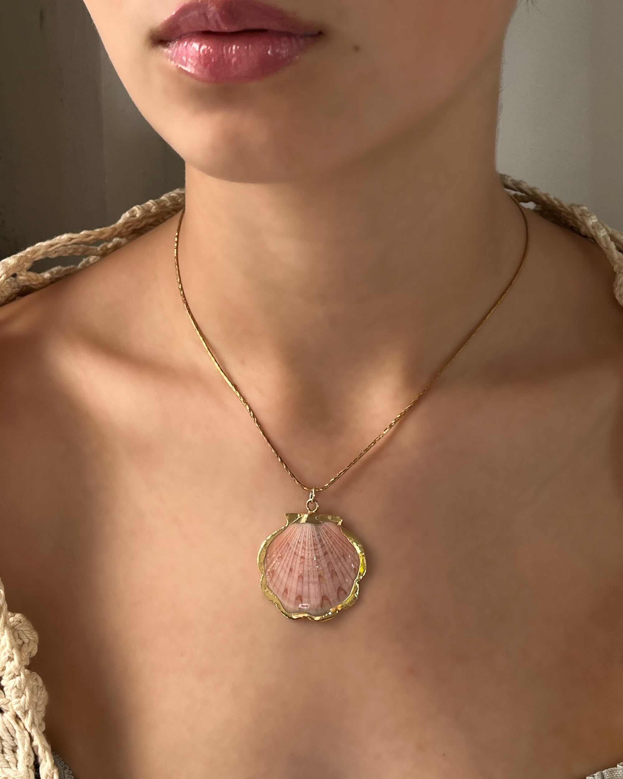 Gilt Shell Pendant Necklace