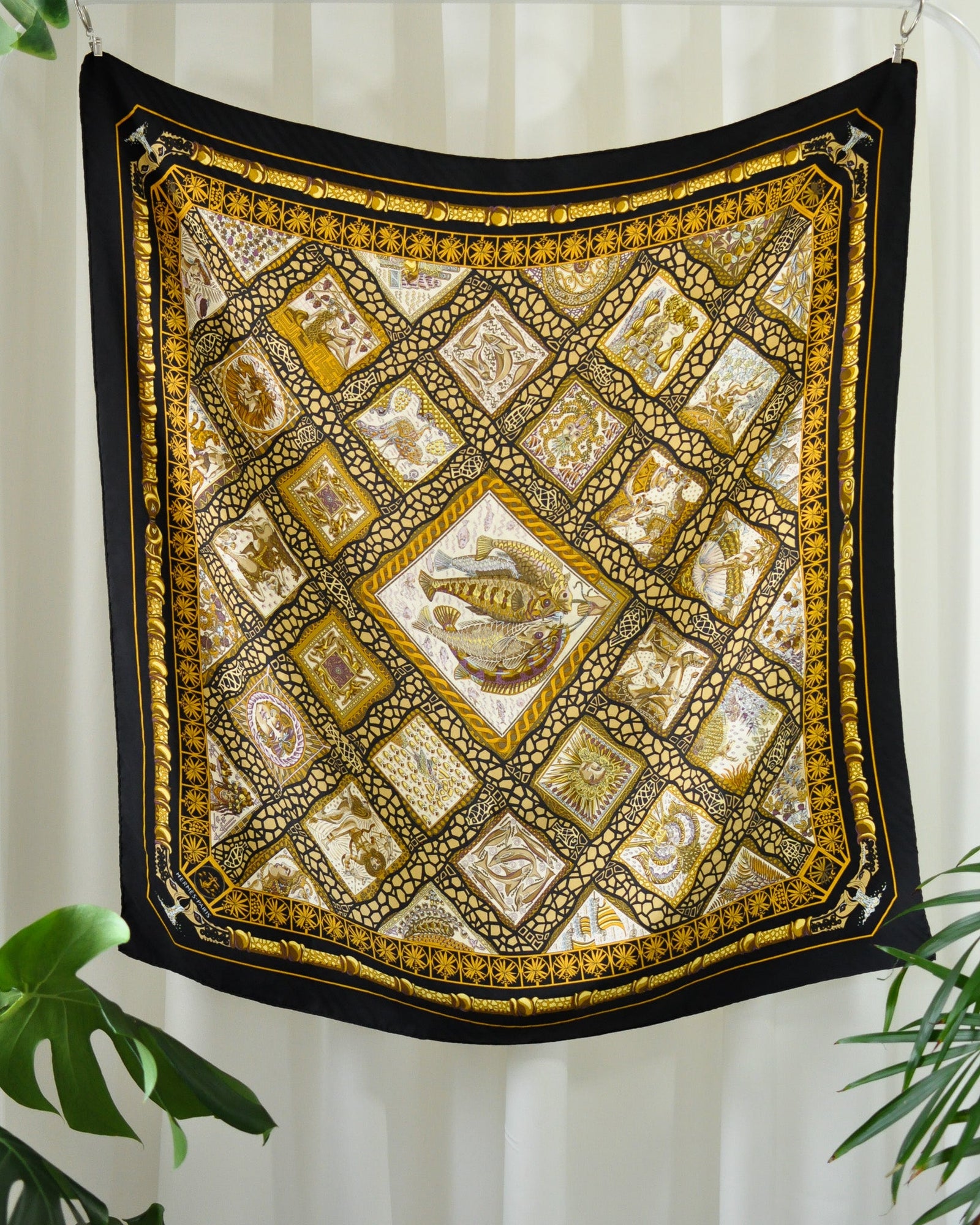 Louis Vuitton Shawl Black/Gold - THE PURSE AFFAIR