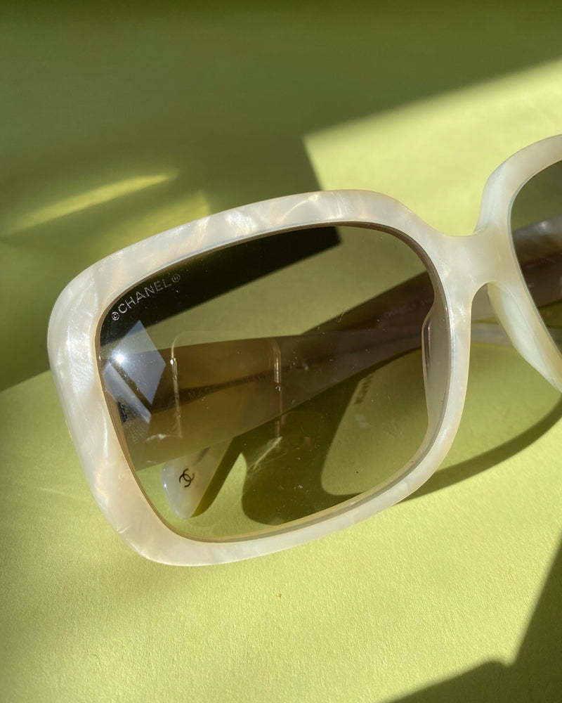 00s Chanel Ivory Marble Sunglasses - Lucky Vintage